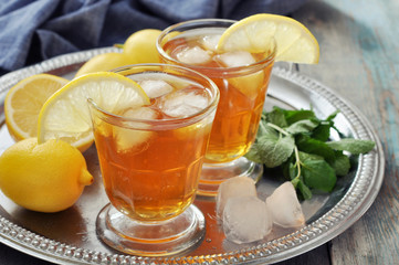 Ice tea with lemon