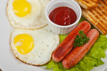 Fried eggs with sausages