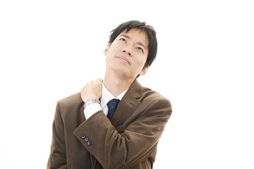 肩痛を訴えるビジネスマン