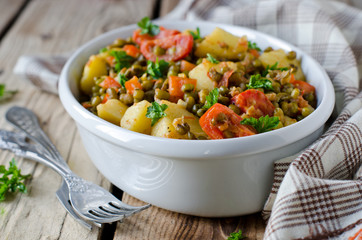 Mung beans stewed with vegetables