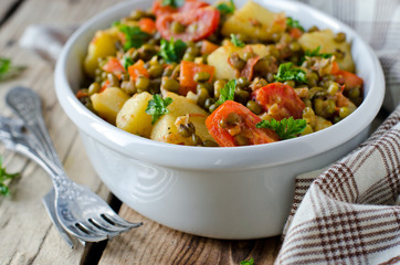 Mung beans stewed with vegetables