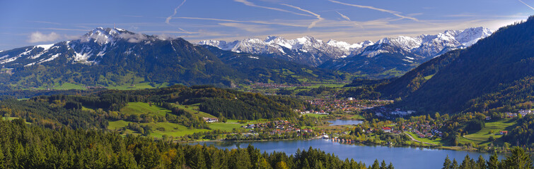Fototapeta premium panorama landscape and alps mountains in Bavaria