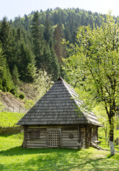 Fototapeta na wymiar Quaint timber cabin with wooden shingles