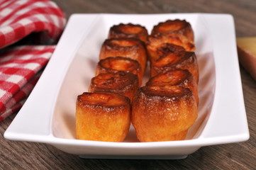 Plateau de cannelés au fromage