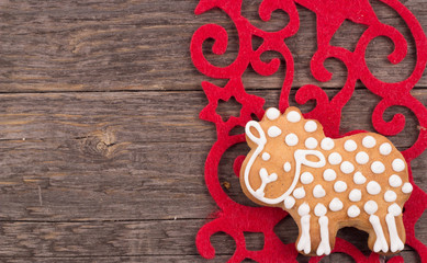 Gingerbread cookies hanging over wooden background