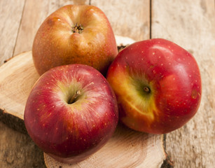 red apple