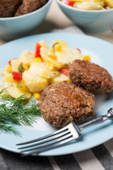 Sojabratling mit Kartoffelsalat