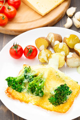 Fototapeta na wymiar Broccoli gratin with cheese and baked potato