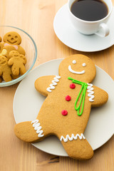Gingerbread men and coffee