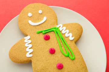 Gingerbread cookies with pink background
