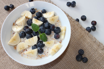 Müsli mit Früchten
