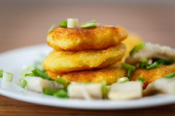 potato pancakes with herring and onion