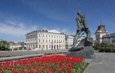 Fototapeta premium Kazan, monument to Musa Dzhalil near the Kremlin.