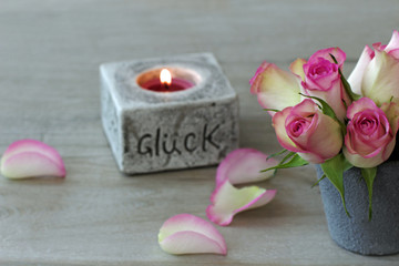 Fototapeta na wymiar Róża bukiet ze świecą