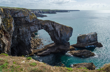 Fototapeta premium Green Bridge in the Pembrokeshire Coastal Path – Wales