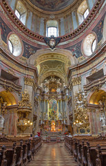Fototapeta na wymiar Vienna - Presbytery and nave of baroque st. Peters church