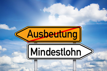Fototapeta premium Wegweiser mit Ausbeutung und Mindestlohn