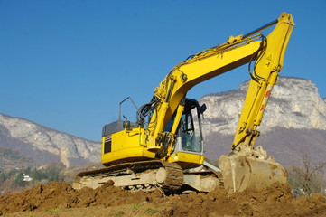tracto pelle sur le chantier