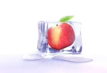 Poster Fruit bevroren in ijsblokjes © Pixelbliss