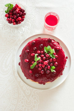 Layered cake with cranberry and mint