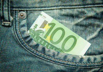 100 euro in the pocket of jeans