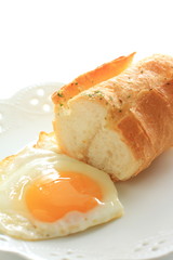french bread and sunny side up egg