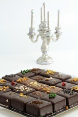 plateau de chocolats et son chandelier