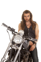 Obraz na płótnie Canvas man leather vest motorcycle look serious