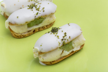 pistachio eclair kiwi