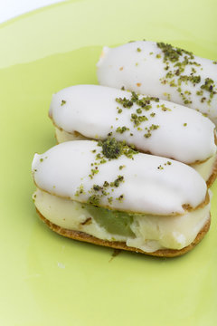 Pistachio Eclair Kiwi