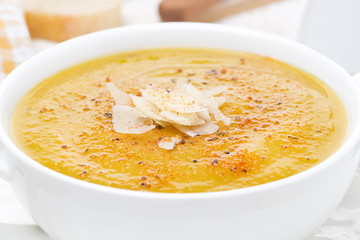 Cream soup of yellow lentils, close-up
