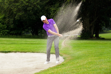 Pro golfer bunker shot - 59583213