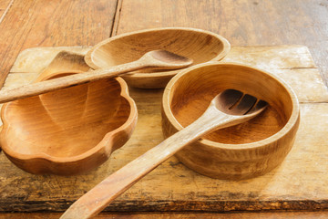 Kitchen cookware and cooking utensils made ​​of wood.