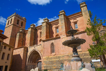 Fototapeta na wymiar Mora de Rubielos Teruel church with fountain Spain