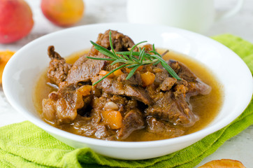 Lamb stew with apricots
