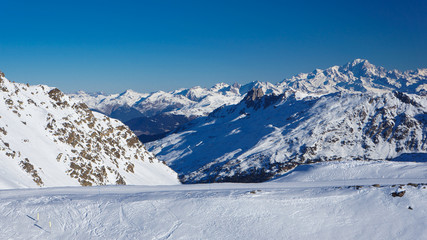 Fototapeta na wymiar Meribel valley and Mont Blanc mountain