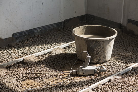 Bucket with blunger on expanded clay aggregate