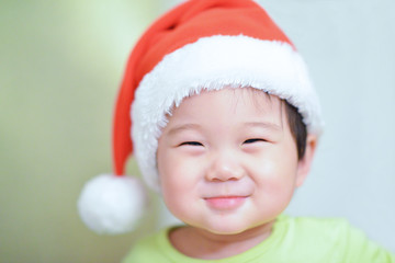 baby boy wearing christmas cap - 59610644