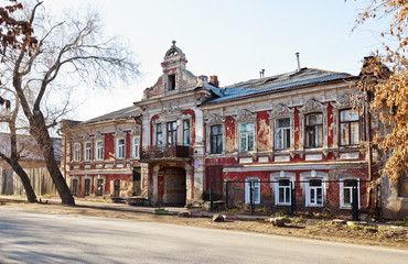 Старинное здание в Оренбурге