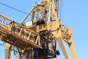 Fototapeta na wymiar huge container crane