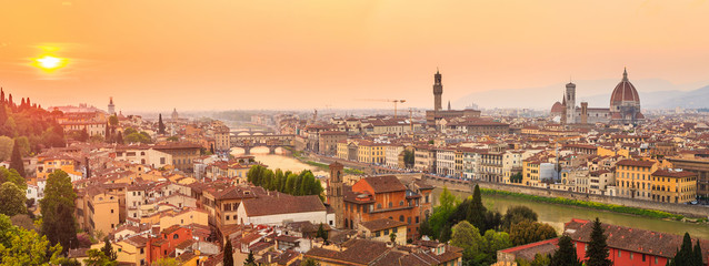 Fototapeta na wymiar Florencja-miasto podczas zachodu słońca