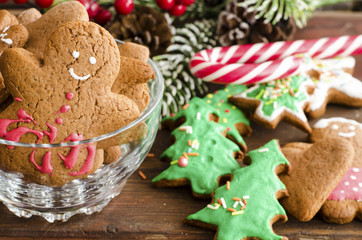 Obraz na płótnie Canvas Gingerbread man Christmas coockies and decoration