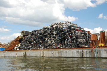 Montagne de ferraille prêt à charger