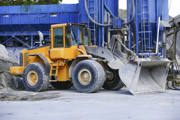 Fototapeta na wymiar Wheel loader Excavator unloading sand during earth moving works