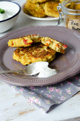 Couscousbratling mit Kräuterdip