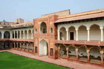 Fototapeta na wymiar Beautiful architecture of Agra fort,famous landmark,India