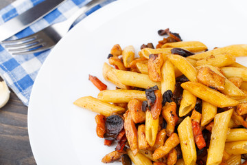 Pasta with chicken and vegetables