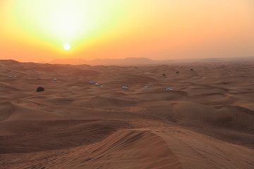 Fototapeta na wymiar Dune walnąć w Dubaju pustyni