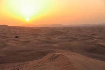 Dune bashing in der Wüste Dubais