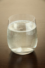 Glass with efervescent tablet in water with bubbles